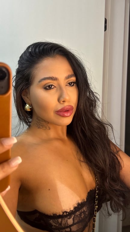 MIA • VIVÊNCIA NURU Massagem