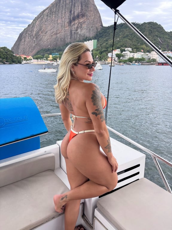 Lara com cremes relaxantes e movimentos delicados