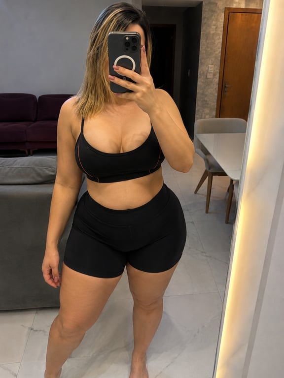 Terapeuta Yasmin uma experiência que vai além do toque. Massagem tântrica