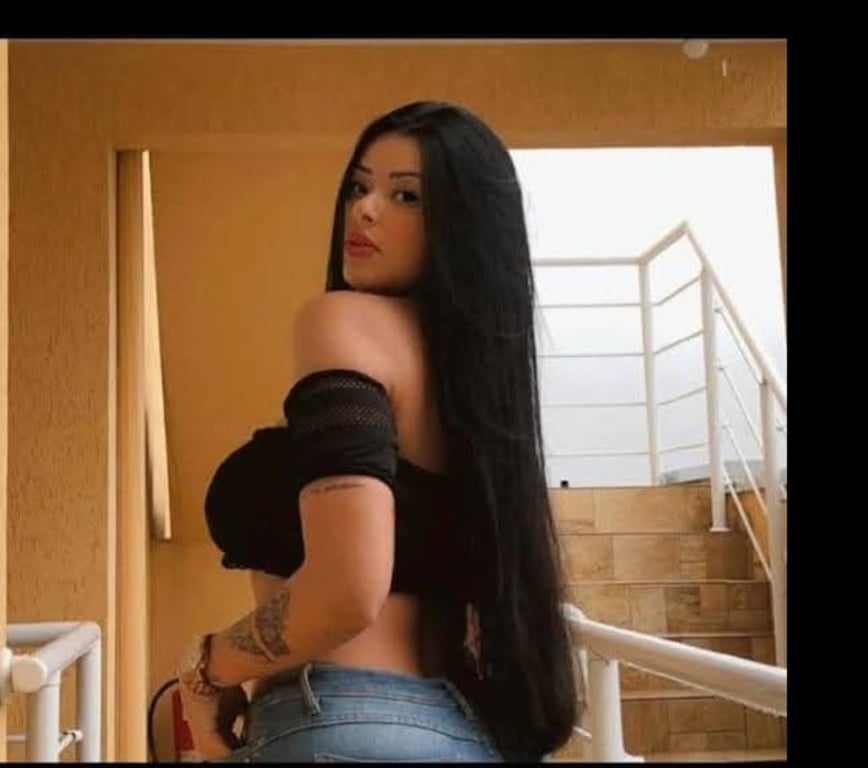 Ananda pronta pra massagear cada milímetro de você