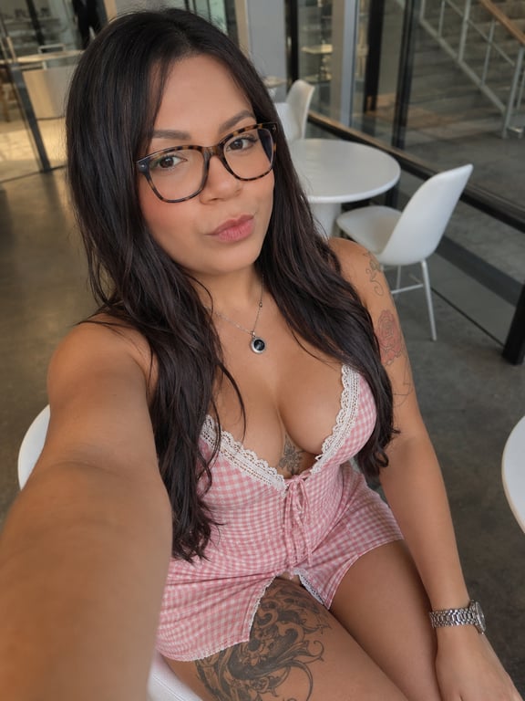 BRUNINHA baixinha, simpática e muito atenciosa. Atendimento discreto Massagem