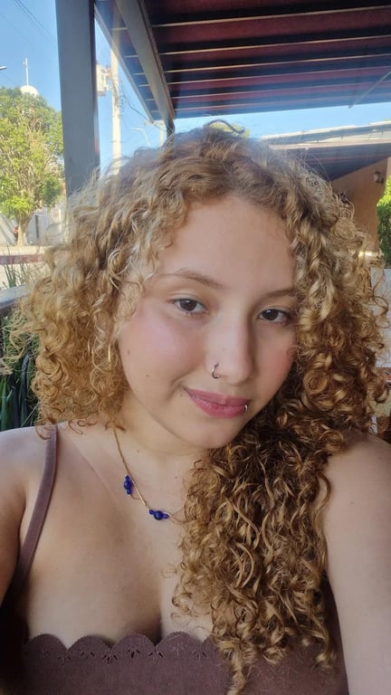 Júlia | Experiência Mútua Massagem nuru