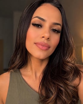 Clara, trazendo a melhor experiência em massagens sensuais.
