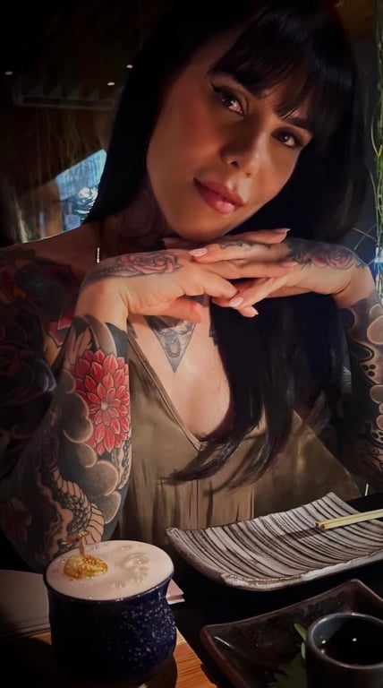 Kuro como um doce pecado. Massagem tântrica em