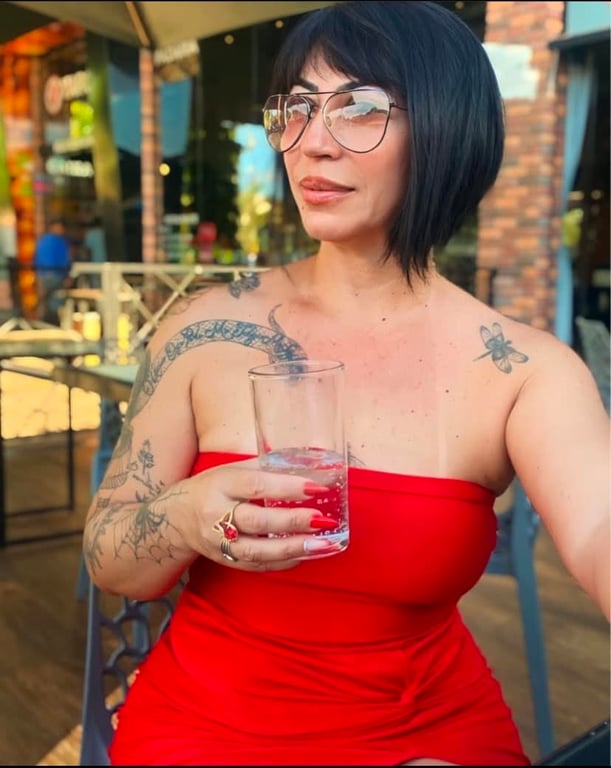Mel Rodrigues massagem tântrica sensitive e lingam, massagem nuru Massagem sensual em