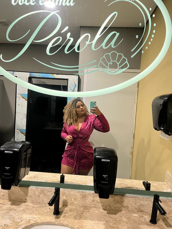 Bruna dias Uma massoterapeuta morena carioca e cacheada Massagem sensual