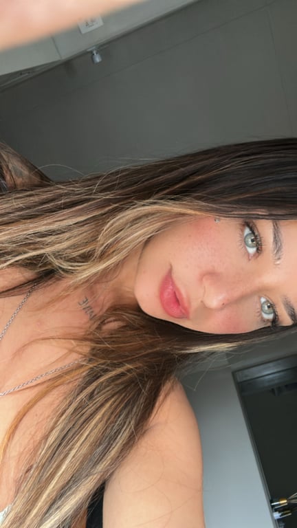 Andressa Terapias sensuais com lingam!