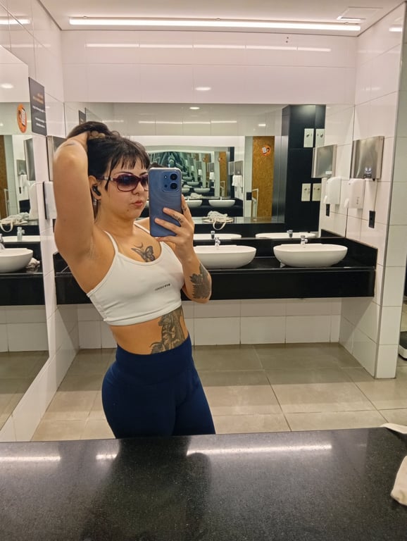 Amanda, charme discrição e requinte para cavalheiros de bom gosto Massagem nuru