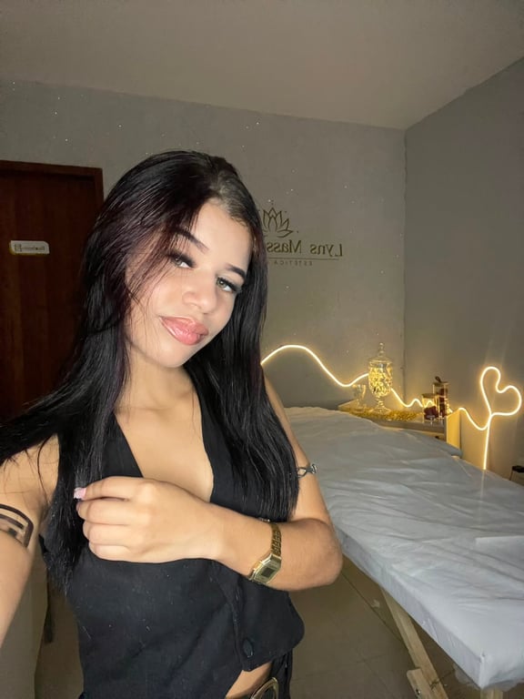 Safira Lyns massoterapeuta profissional Massagem
