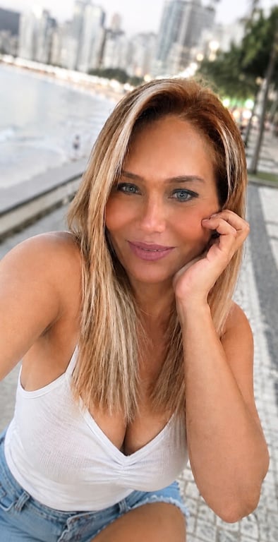 Thaís • Não sou só eu te tocando. Somos nós dois nos encontrando Massagem nuru