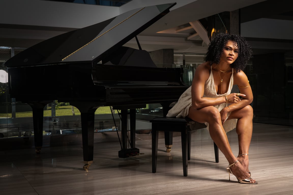 Kamalla Lee O refinamento de uma experiência que vai além do toque. Massagem nuru em