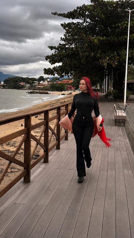 TAMY VIVÊNCIAS NURU NO CENTRO DE FLORIPA Massagista