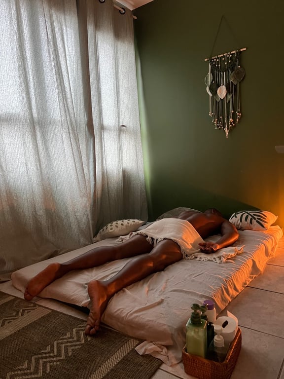 Poli Massoterapeuta Especialista em Massagem Relaxante e Tântrica Massagem