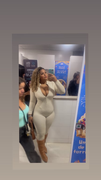 Bruna dias Uma massoterapeuta morena carioca e cacheada Massagem sensual