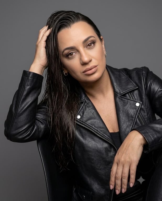Laura Müller massoterapeuta especialista em nuru e tântrica Massagem em