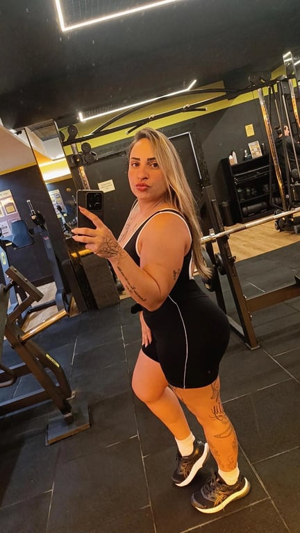 Massagem relaxante e nuru com um toque a mais Massagem nuru