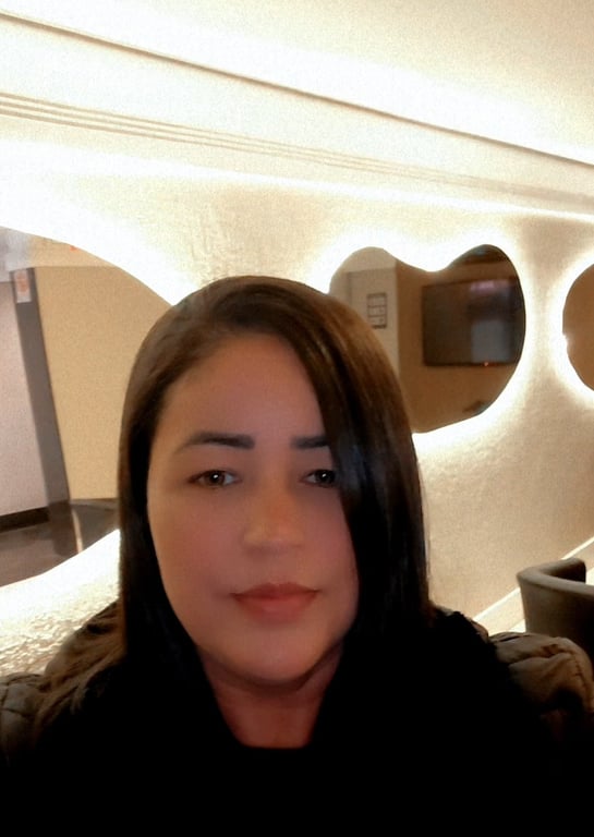 Ana Souza Relaxe com segurança e discrição mãos suaves a te tocar Massagem nuru em