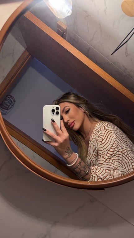 Hanna trans | Uma conexão especial com o próprio corpo Massagem sensual em