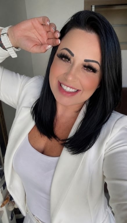 MIA CARINHOSA, NOVO VISUAL ,ATENDIMENTO APOS 18H AVISAR ATE 17 H Massagem