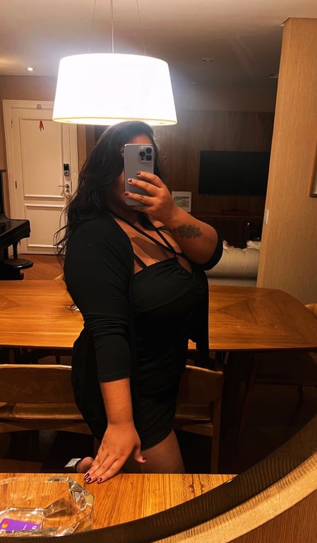 Karol Miller especialista em proporcionar o momento raro do prazer Massagem
