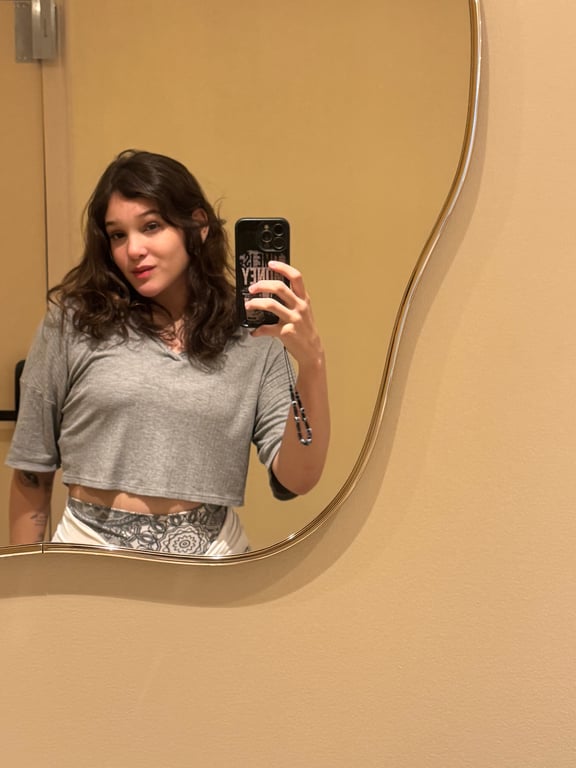 Massoterapeuta Karla Presença, Cuidado e Conexão Massagem nuru em