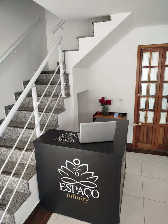 Espaço Infinity... Encontre as melhores terapeutas Massagista em