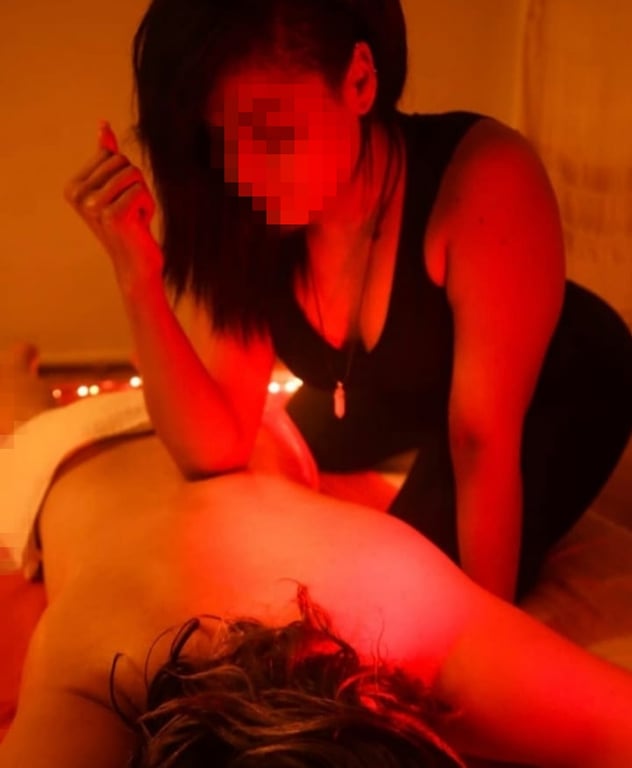 Massagista carinhosa e dedicada a você 200,0 Massagem sensual em