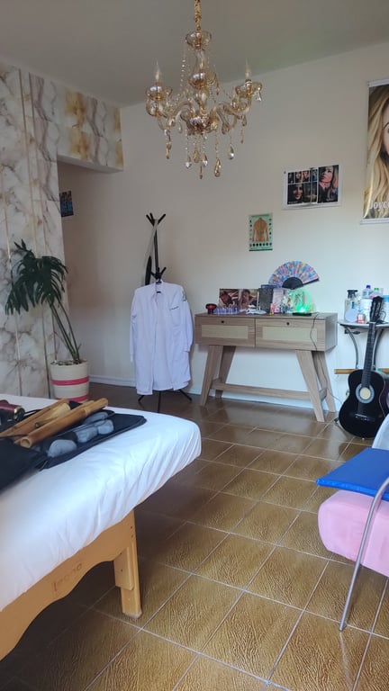 Júlia Massoterapeuta — Um Espaço de Conforto, Cuidado e Experiências Massagem sensual em