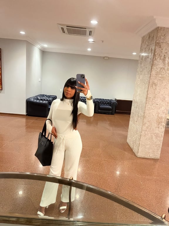 Alice | Massagem Tântrica | Nuru | Relaxante | Sensual