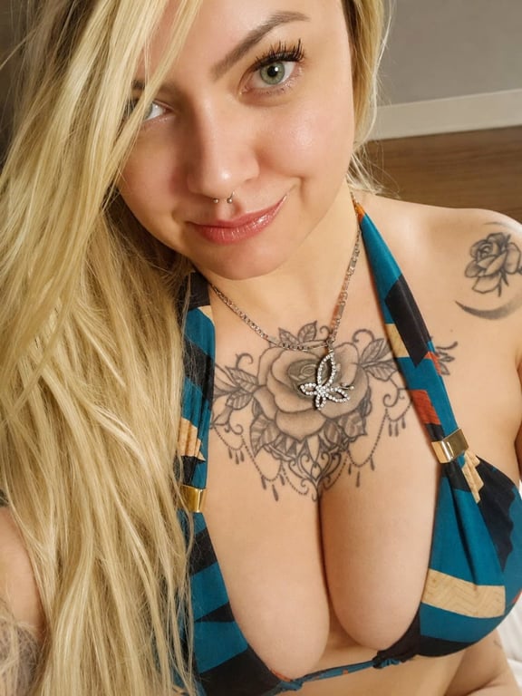 Alice Brandão Loira deliciosa Massagem e finalização Massagem tântrica em