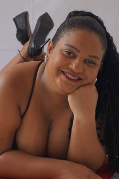 Lavinia Massoterapeuta especialista em tântrica e Nuru