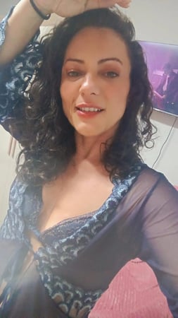 Massagista sensual em Florianópolis - SC - Conexão real e toque acolhedor. Nuru + Lingam conduzidos com doçura,