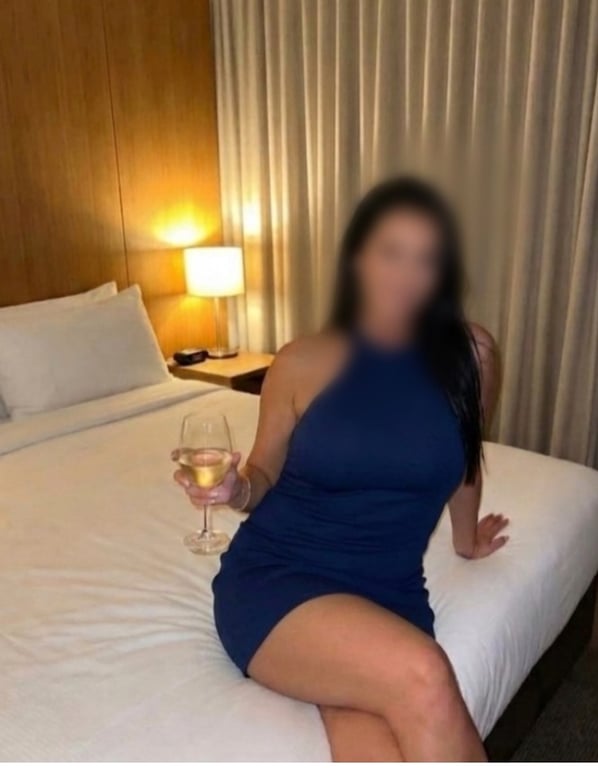 Sabrina Fernanda massagista especialista em Nuru e relaxante Massagem
