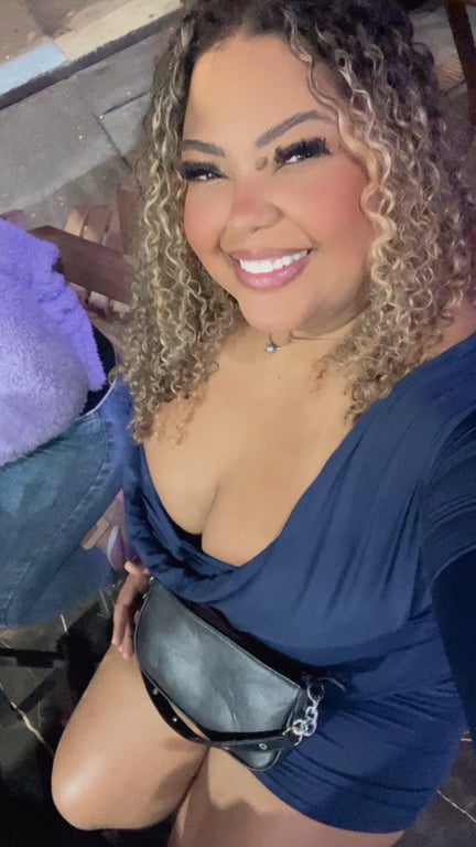 Bruna dias Uma massoterapeuta morena carioca e cacheada Massagem sensual