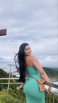 Anne. Massagem tântrica
