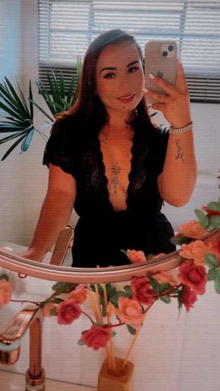 Terapeuta Kate Especialista Tantrica sensorial e Nuru Massagem