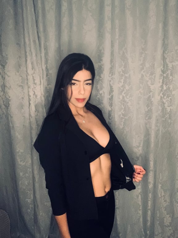 Larissa Lyns Terapeuta Corporativa Massagem sensual em