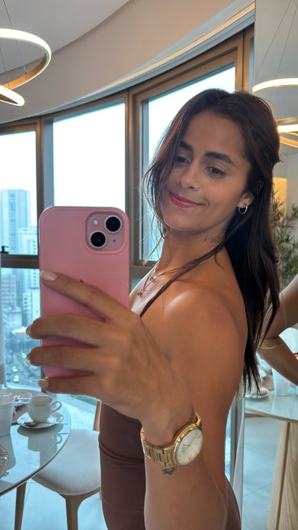 Terapeuta Elayne Seu corpo merece ser tocado com respeito e presença Massagista