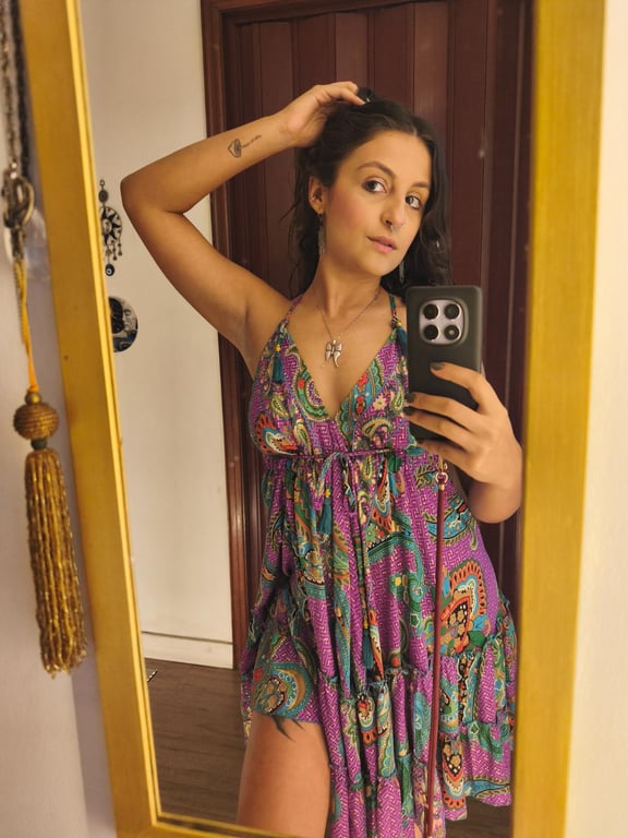 Beatriz Toque consciente. Presença real. Massagem tântrica