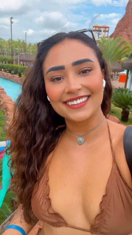 Helen Del Conti Especialista em massagens relaxantes