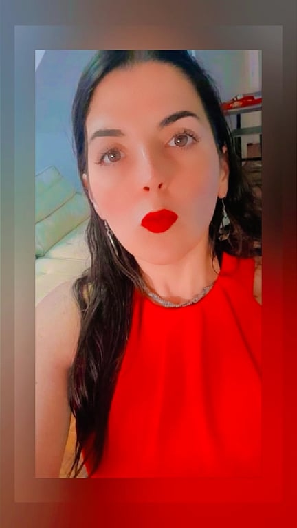 Sou a Dra. Mônica, Fisioterapeuta, Terapeuta em Nuru e Tântrica
