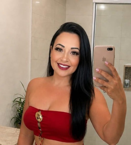 MIA CARINHOSA ,EDUCADA E SIMPÁTICA COM FINALIZAÇÕES .210