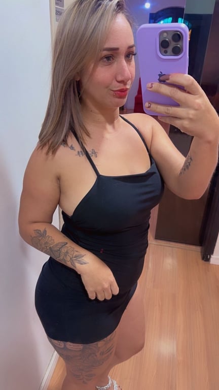 Karina, novinha com mãos macias, massagem personalizada. Vem provar?