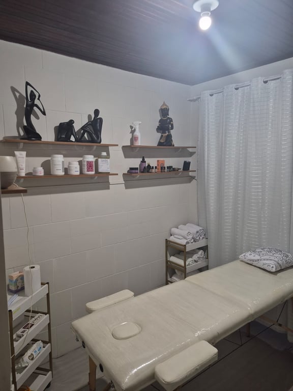 Bruna Massagista | Seu corpo pede uma pausa, sua mente também Massagem em