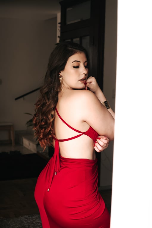 Laísa Agnidhara | Especialista na Massagem Tântrica e Nuru