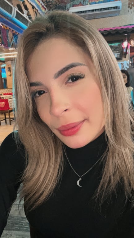 Sou a Mel O relaxamento que você procura começa no primeiro toque! Massagem tântrica em