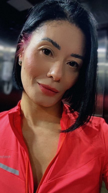 Akemi especialidade em massagem Nuru oriental , tantrica, desportiva