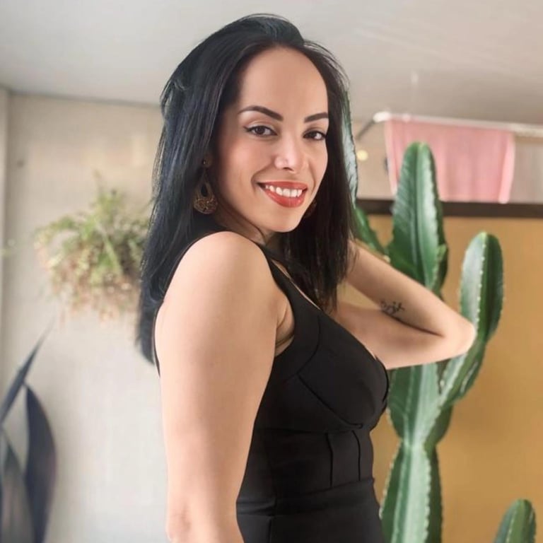 Iris Massoterapeuta Sinta o poder do toque que conecta e desperta.