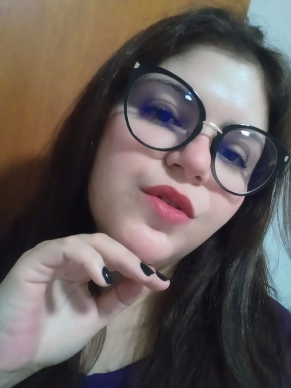 Branquinha linda das mãos de fada!vem sentir o toque das minhas mãos!
