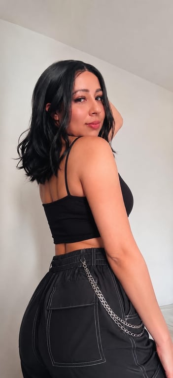 Taila Valença | Terapeuta Tântrica • Studio Tantra